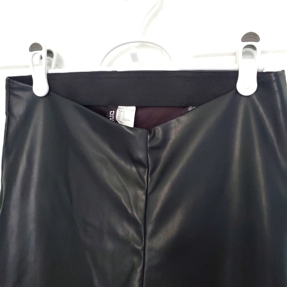 Faux Leather V-Waist Leggings - Picture 3 of 9